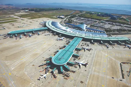 Tổng thể sân bay hình cánh cung với các tuyến thẳng mở rộng, sân bay Incheon International Airport Hàn Quốc