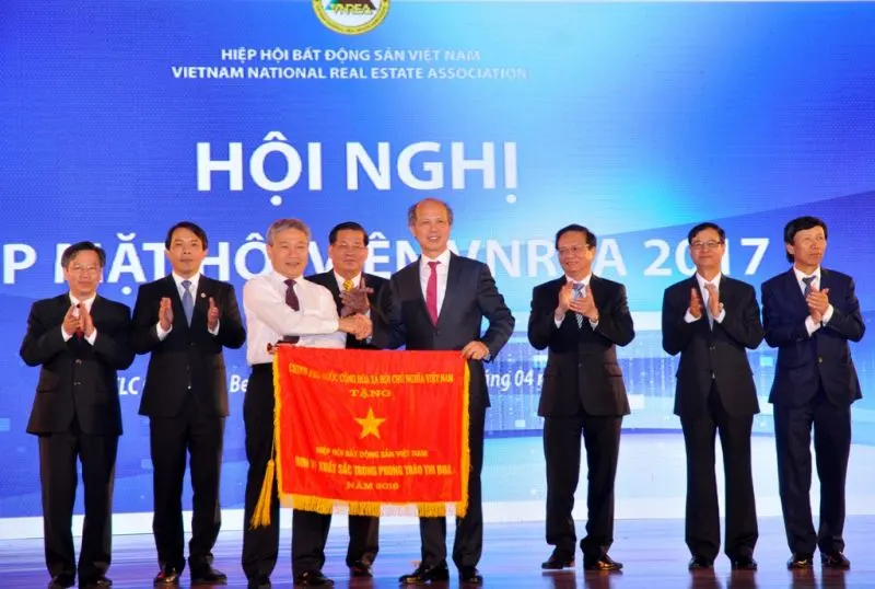 Chính phủ tặng Cờ thi đua cho Hiệp hội Bất động sản Việt Nam