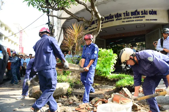 Triển khai dọn sạch vỉa hè cho người đi bộ tại Quận 1, TP HCM