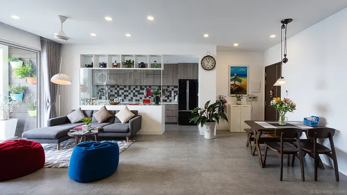Những bức tường sách khổng lồ trong căn nhà Sài Gòn 110 m2