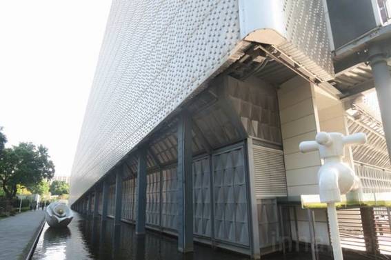 Tòa nhà làm từ chai nhựa có khả năng chống cháy và động đất