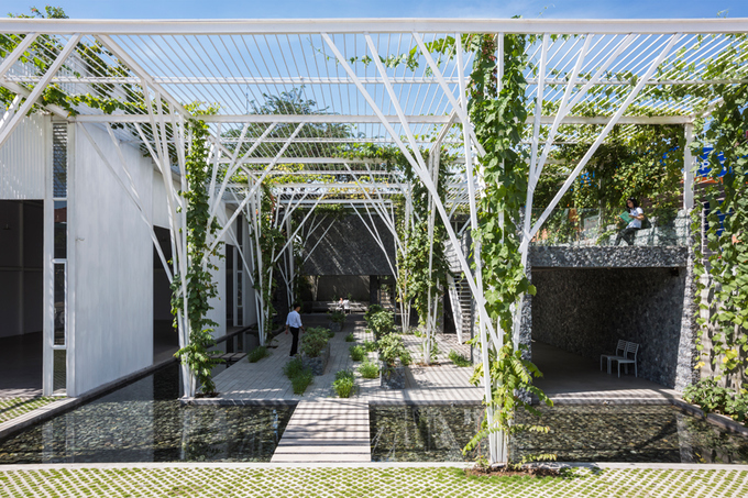 Công viên thu nhỏ trồng toàn rau của chủ nhà Sài Gòn