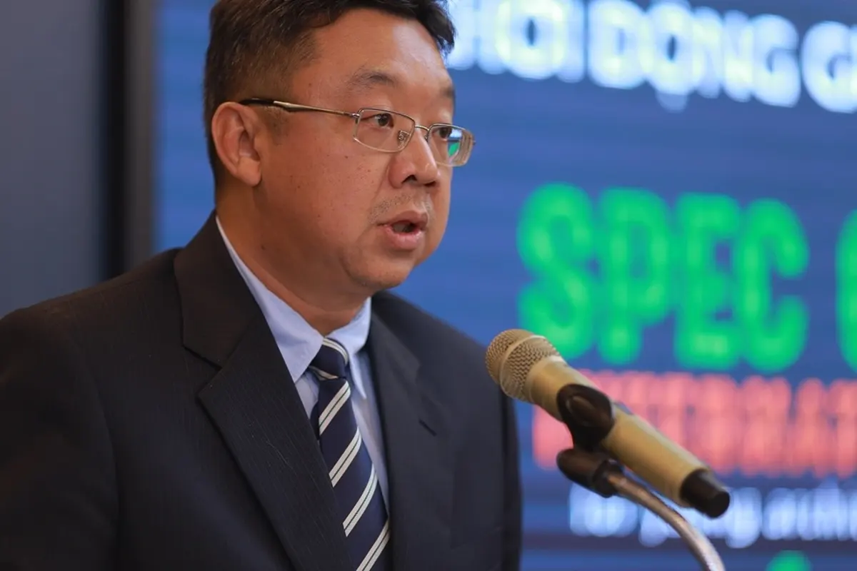 Ông Chalermsak Pimolsri, đại diện nhà tài trợ sơn Spec phát biểu trong buổi phát động giải thưởng Spec Go Green International Awards 2017