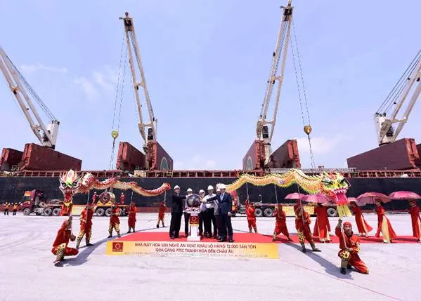 Tập đoàn Hoa Sen xuất khẩu lô hàng 12.000 tấn tôn thành phẩm đến châu Âu