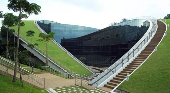 Kiến trúc xanh tuyệt vời của ngôi trường danh tiếng bậc nhất Châu Á