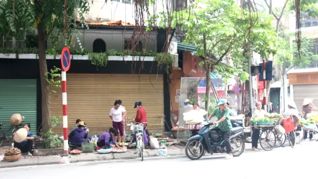 Vỉa hè – cuộc giằng co giữa mỹ quan đô thị và kế mưu sinh