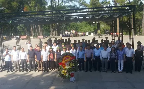 Đoàn công tác Bộ Xây dựng tri ân anh hùng, liệt sỹ tại Quảng Trị