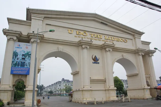 Biệt thự hàng chục tỷ đồng bỏ hoang ở Hà Nội