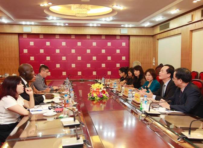 Bộ trưởng Phạm Hồng Hà tiếp Giám đốc Quốc gia World Bank tại Việt Nam