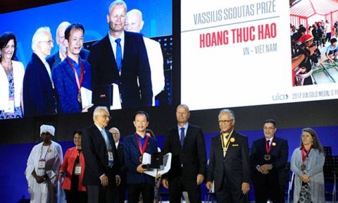 TS Hoàng Thúc Hào nhận giải Vassilis Sgoutas Prize 2017