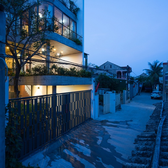 Choáng với ngôi nhà mỗi tầng được thiết kế như một khu vườn xanh mướt