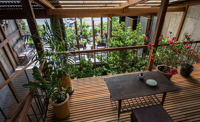 Dùng tấm tôn làm vật liệu chính, ngôi nhà ở Châu Đốc này vẫn khiến báo Tây ngạc nhiên vì quá đẹp