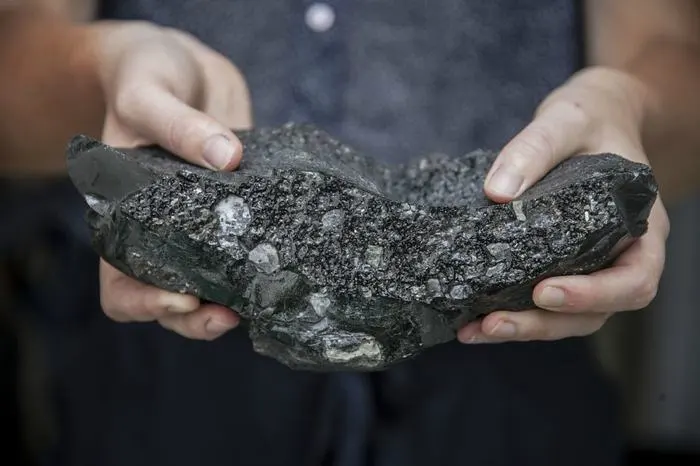 Plasma Rock là vật liệu mới được làm từ 100% chất thải tại các bãi chôn lấp