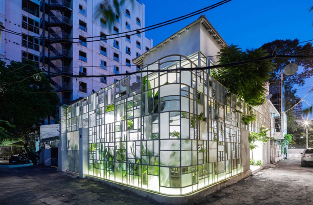 Biệt thự phủ kín cây xanh từng là nhà xuống cấp ở Sài Gòn