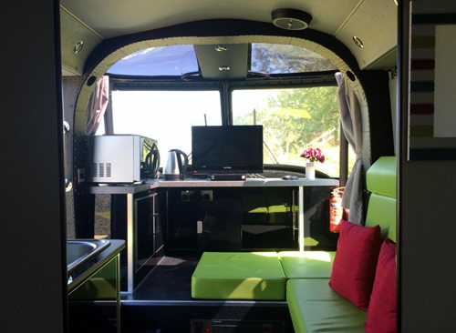 Trực thăng biến thành nơi ở cho 4 người