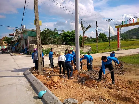 Kiên cố hóa hệ thống đường giao thông và hệ thống lưới điện nông thôn mới