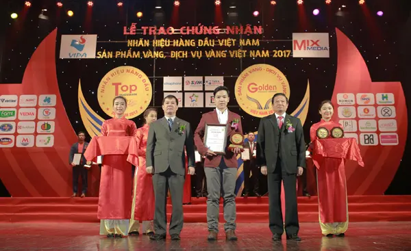 Ngói màu SCG lọt TOP 20 nhãn hiệu hàng đầu Việt Nam và TOP 10 sản phẩm vàng Việt Nam 2017
