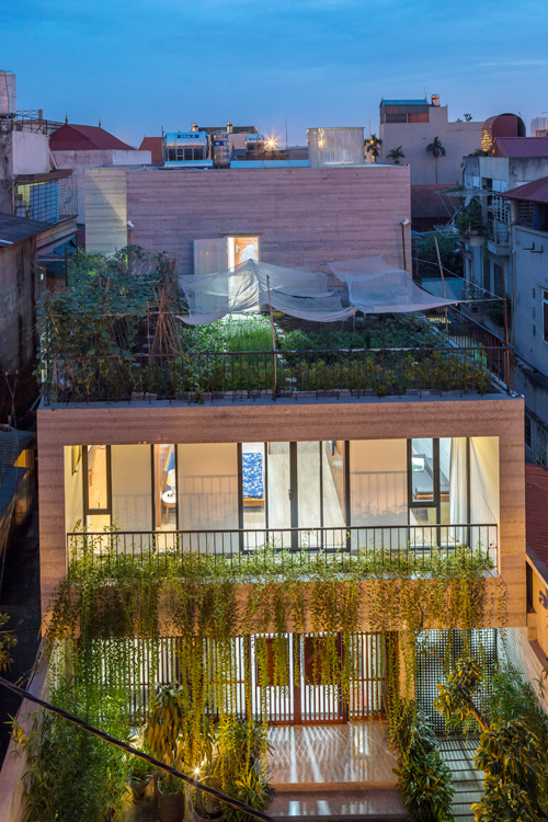 Mảnh đất trũng, méo ở Hà Nội biến thành biệt thự xanh mướt