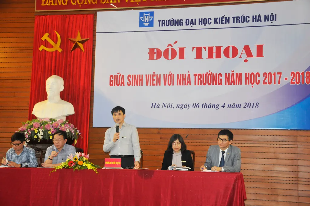 Đối thoại giữa lãnh đạo trường ĐH Kiến trúc HN với sinh viên hệ chính quy năm 2017-2018