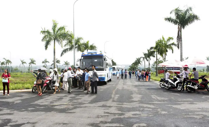 Giữa cơn say đất nền, nhà đầu tư hãy biết tự bảo vệ túi tiền của mình