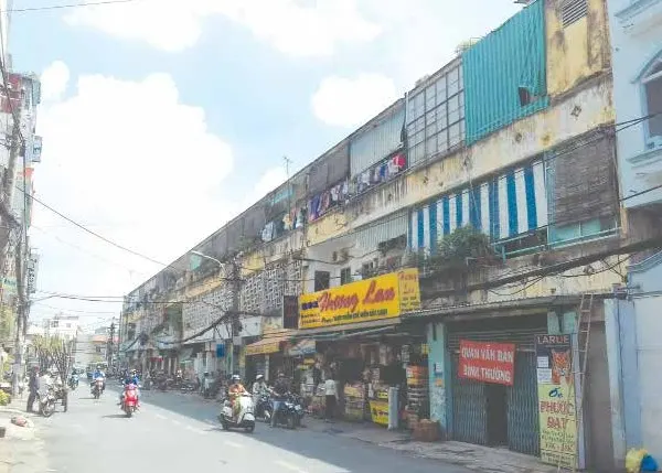 Chung cư cũ TPHCM: Bài toán cải tạo, xây mới