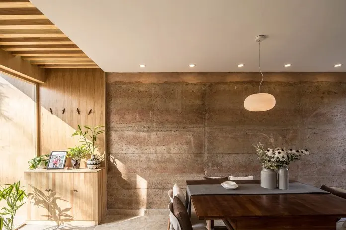 Sức sống mới cho ngôi nhà hang đất cổ