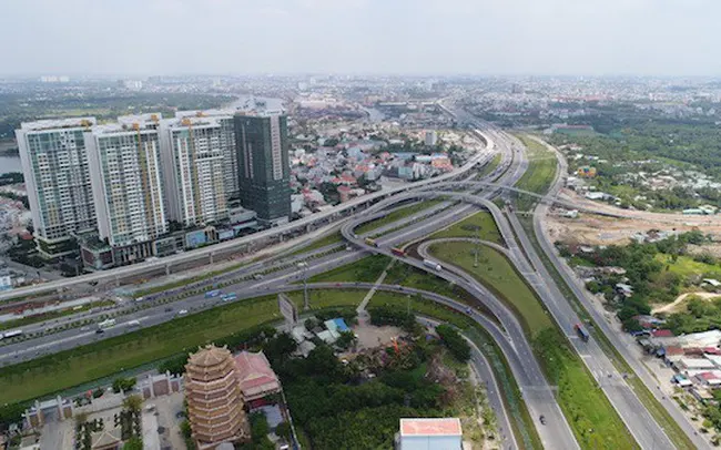 Nhà đầu tư đu theo hạ tầng, đất nền khu Đông Sài Gòn bị “thổi giá”