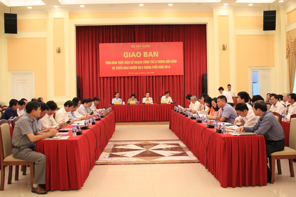 Tiếp tục hoàn thiện thể chế, cải thiện môi trường đầu tư kinh doanh