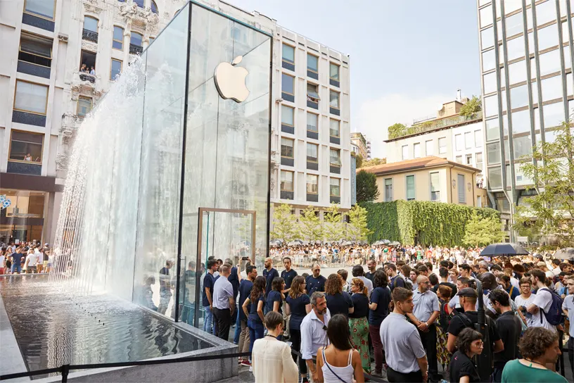 apple-milan-piazza-liberty_piazza-outdoor-que_07262018_big.jpg.large