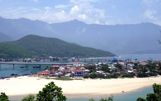 Thận trọng với cơn “sốt giá” đất nền bất thường ở ven biển Lăng Cô