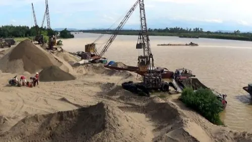 Hà Nội rà soát việc quản lý sử dụng đất ven sông làm bãi chứa trung chuyển vật liệu xây dựng