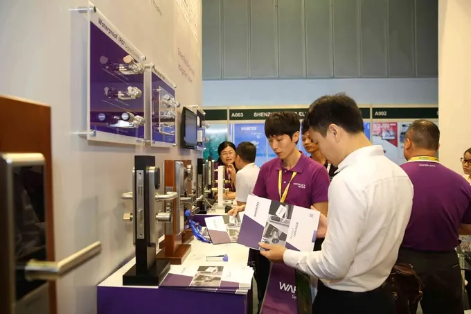 Khai mạc Triển lãm quốc tế về công nghệ kính và thiết bị cửa tại Việt Nam