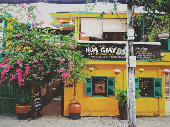 Quán cà phê như Hội An thu nhỏ giữa lòng Sài Gòn