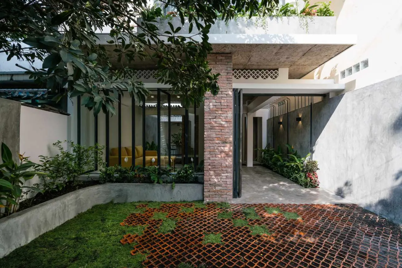 “Chiếc ô” trong hẻm nhỏ / AD + studio