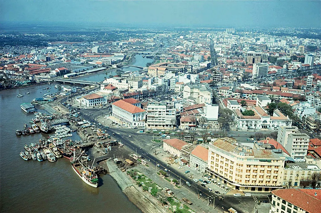 Sài Gòn năm 1968, một đô thị với đặc trưng sông nước và ảnh hưởng của kiến trúc Pháp (Ảnh TL tác giả)