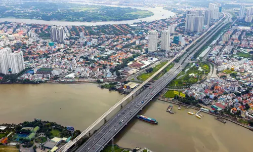 Bùng nổ trung tâm mua sắm ở rìa Sài Gòn