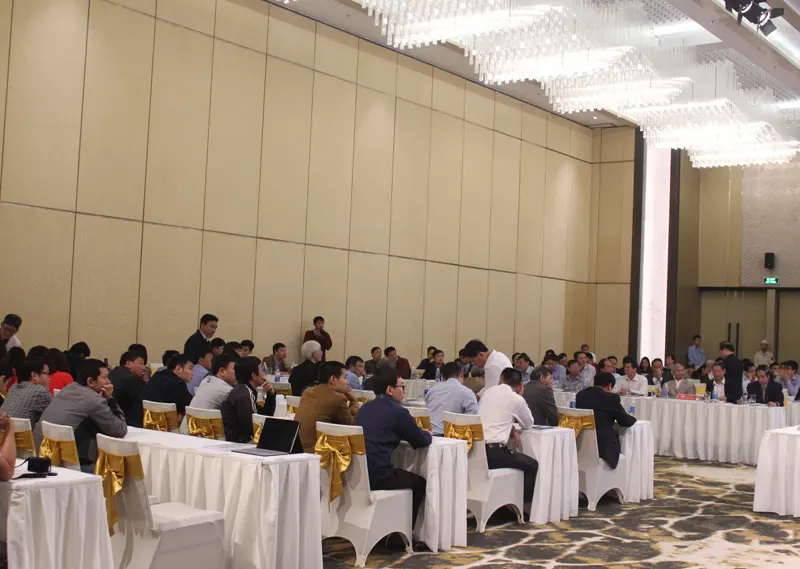 Các đại biểu tham luận tại Hội trường