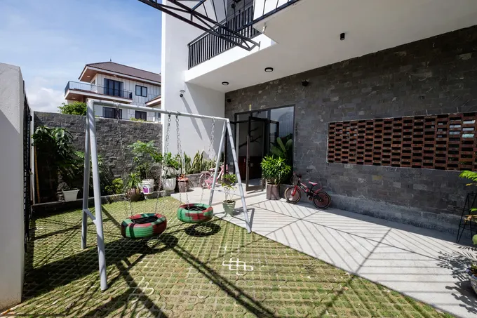 Bức tường ‘gai nhím’ trong ngôi nhà Quảng Bình