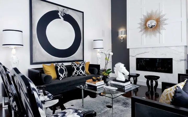 Chọn nội thất màu đậm phủ kính để tăng thêm sự sang trọng cho phòng