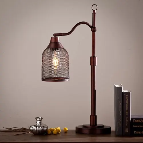 Đèn bàn là hình ảnh thu nhỏ của những chiếc đèn đường tạo nên sự thú vị