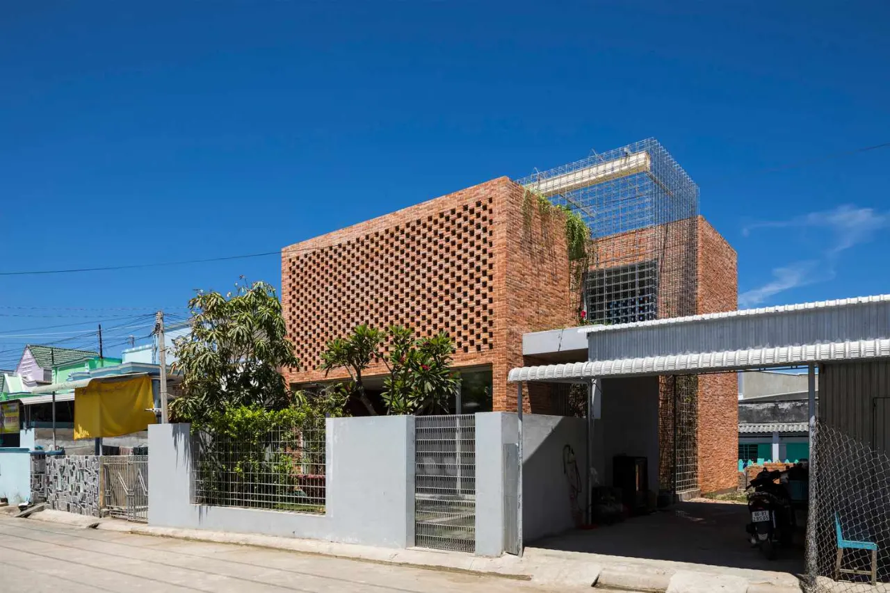 House T – Ngôi nhà nổi bật trong thị trấn ngư dân ở Phan Thiết