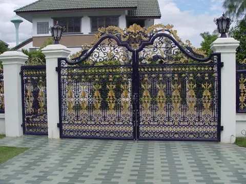 Không nên dùng cửa cổng sắt ở vùng biển và những vị trí thường xuyên ẩm ướt