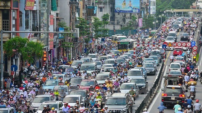 Bảy triệu xe cộ chen nhau: Mua siêu xe không có đường mà đi