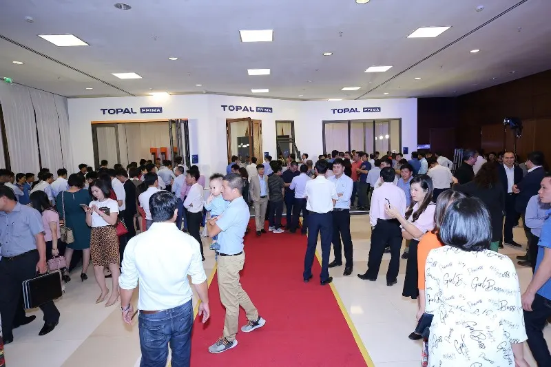 nhiều khách hàng đã đến tham quan gian trưng bày và đặt mua sản phẩm tại sự kiện