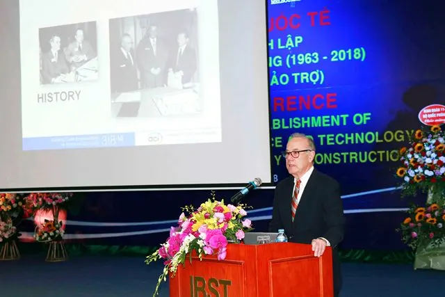 Chuyên gia Viện Bê tông Hoa Kỳ phát biểu tại Hội nghị