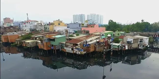 TPHCM: Sẽ di dời 10.000 căn nhà trên và ven kênh rạch