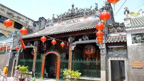 Một vòng quanh những “khu phố quốc tế” tại TPHCM
