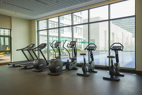 Phòng gym, hồ bơi hiện đại để phục vụ cho nhu cầu của khách đến từ mọi quốc gia