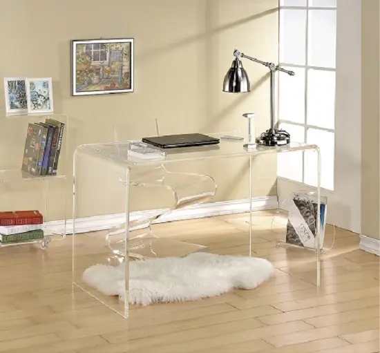 lucite-134908701