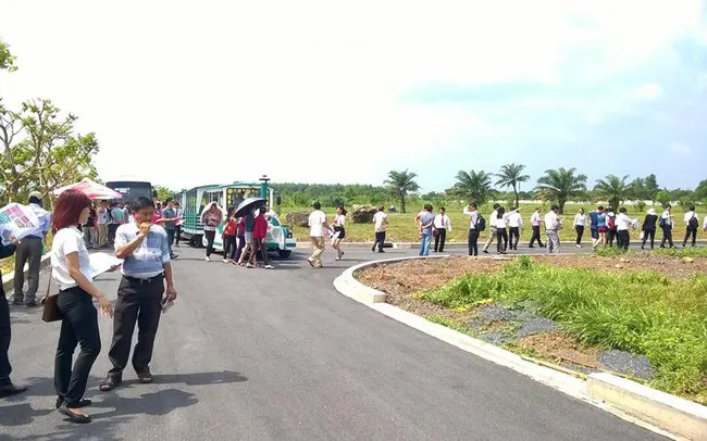 Nhiều nhà đầu tư đang “ôm” đất nền chờ lên giá